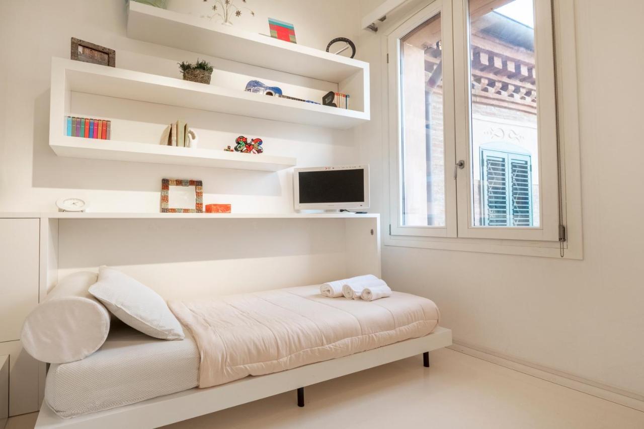 Charming Flat In Centro A Ferrara Con Posto Auto Villa Екстериор снимка